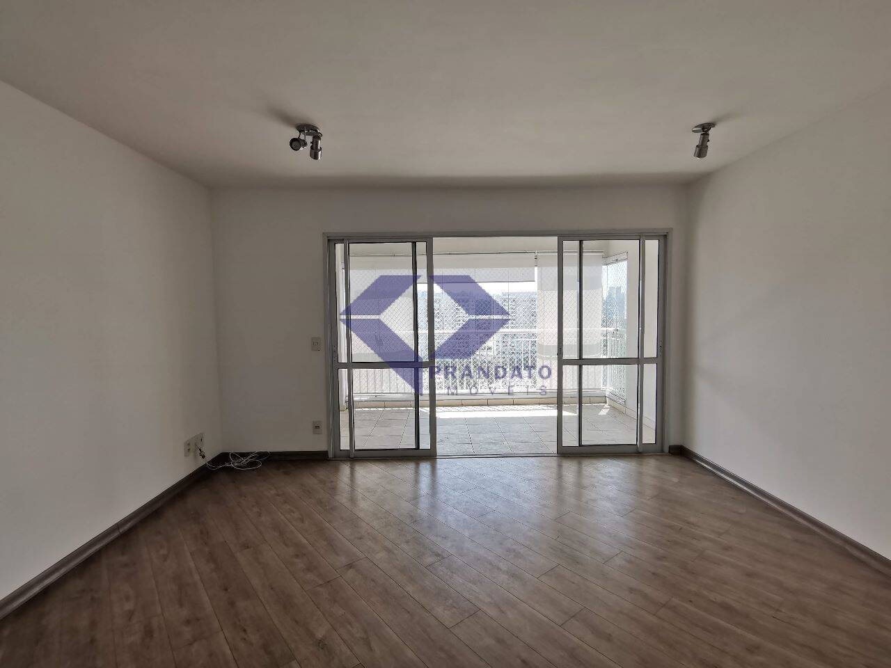 Apartamento à venda com 2 quartos, 80m² - Foto 3