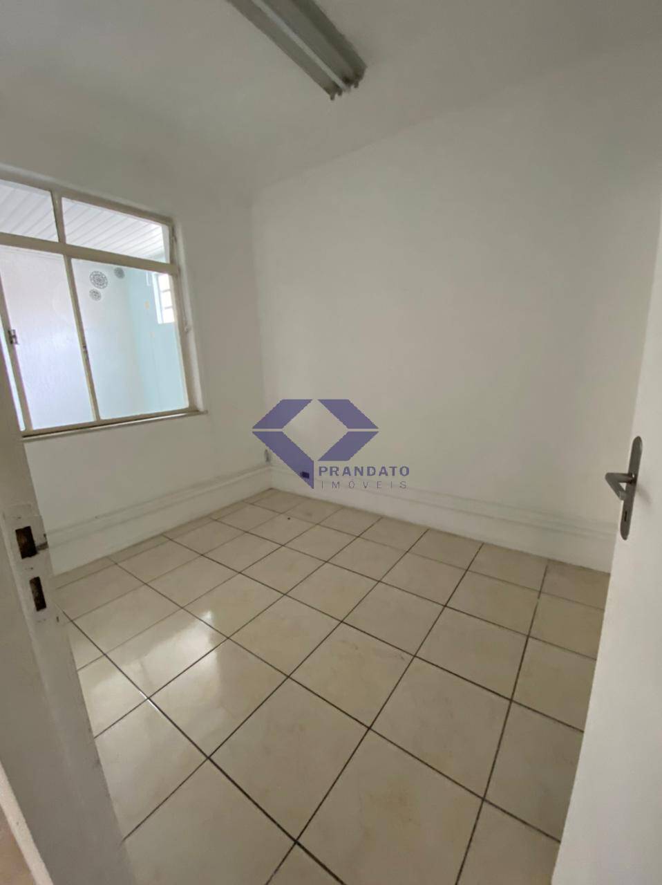 Casa para alugar com 8 quartos, 280m² - Foto 11