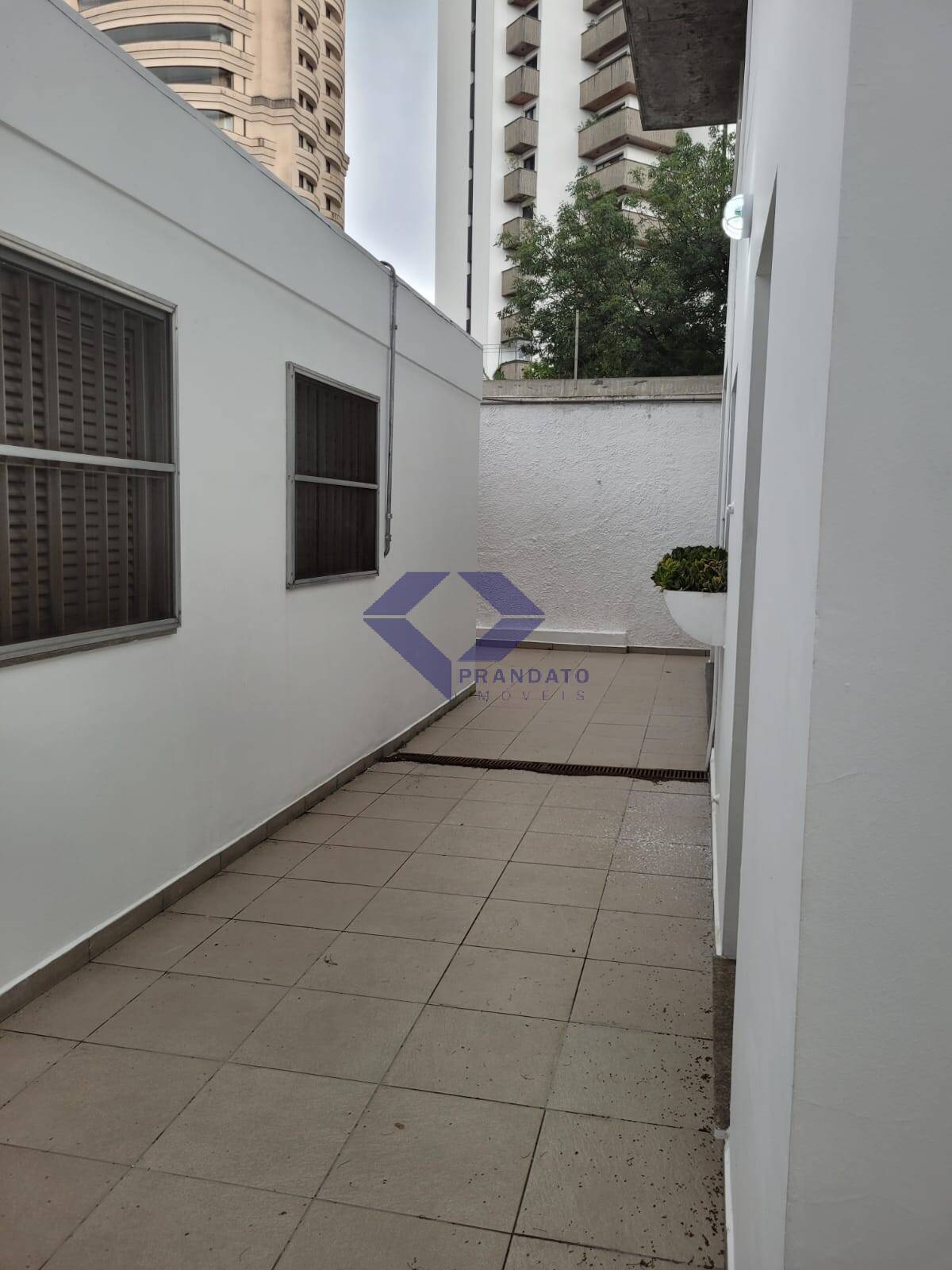 Casa para alugar com 4 quartos, 330m² - Foto 32