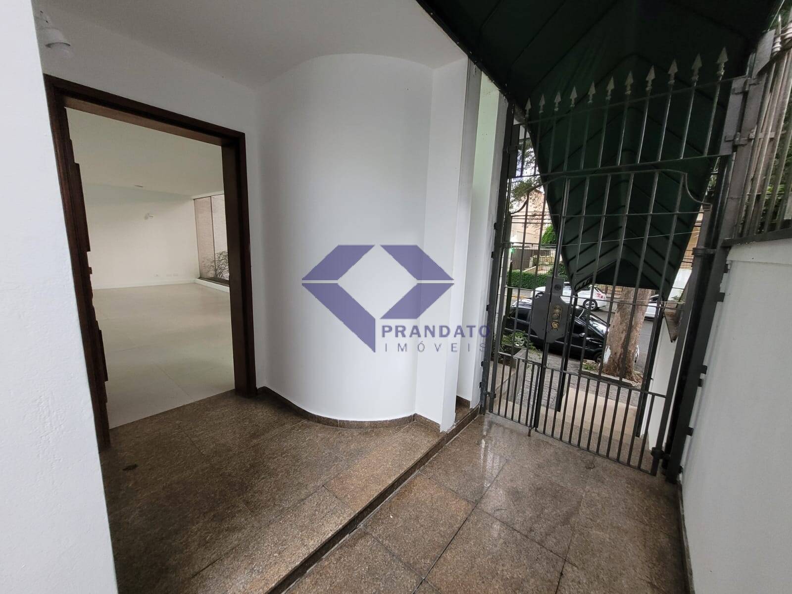 Casa para alugar com 4 quartos, 330m² - Foto 31