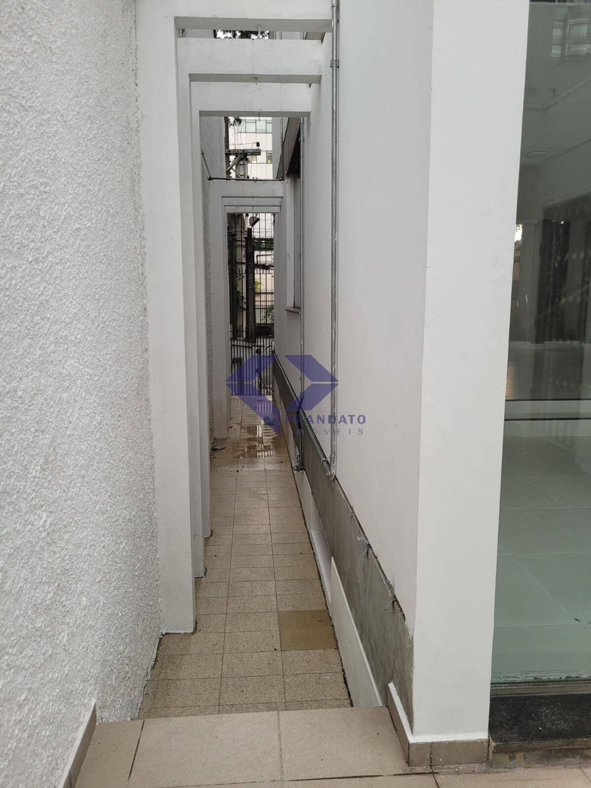 Casa para alugar com 4 quartos, 330m² - Foto 29