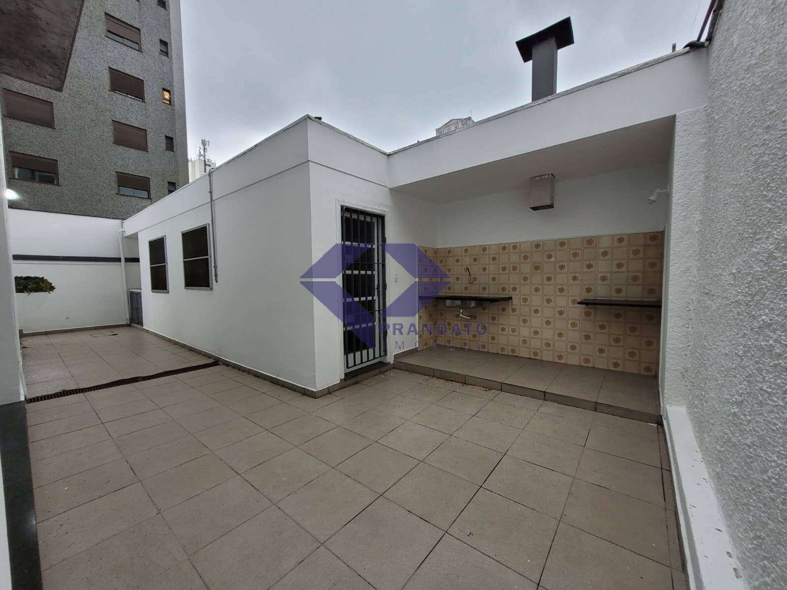 Casa para alugar com 4 quartos, 330m² - Foto 30