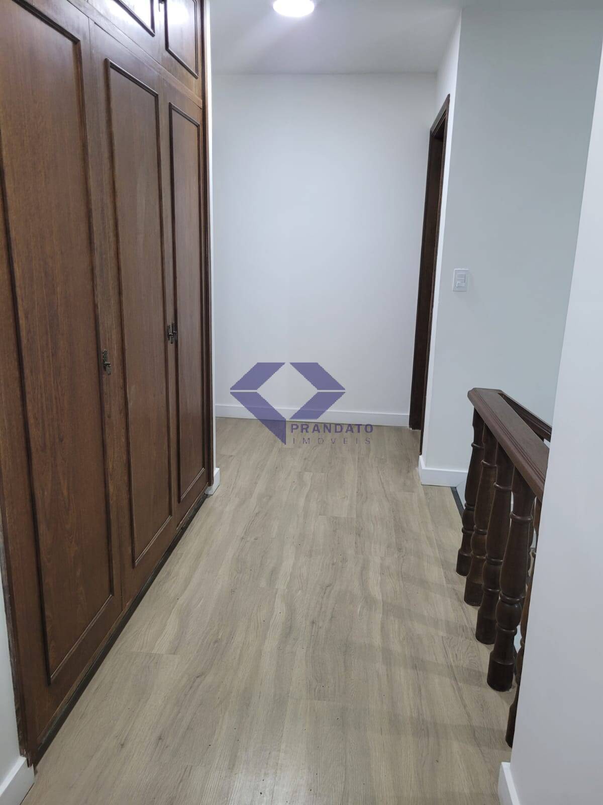 Casa para alugar com 4 quartos, 330m² - Foto 13