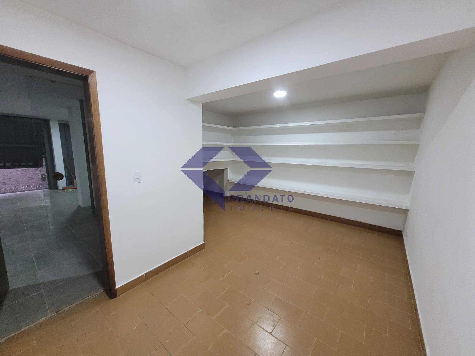 Casa para alugar com 4 quartos, 330m² - Foto 18