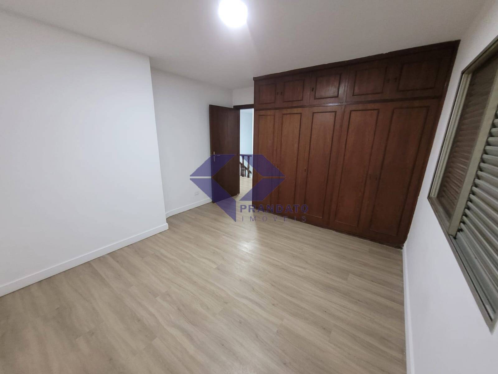 Casa para alugar com 4 quartos, 330m² - Foto 16