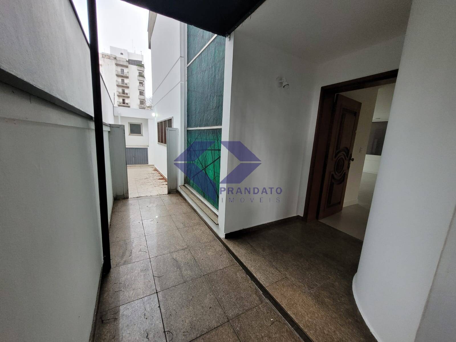 Casa para alugar com 4 quartos, 330m² - Foto 33