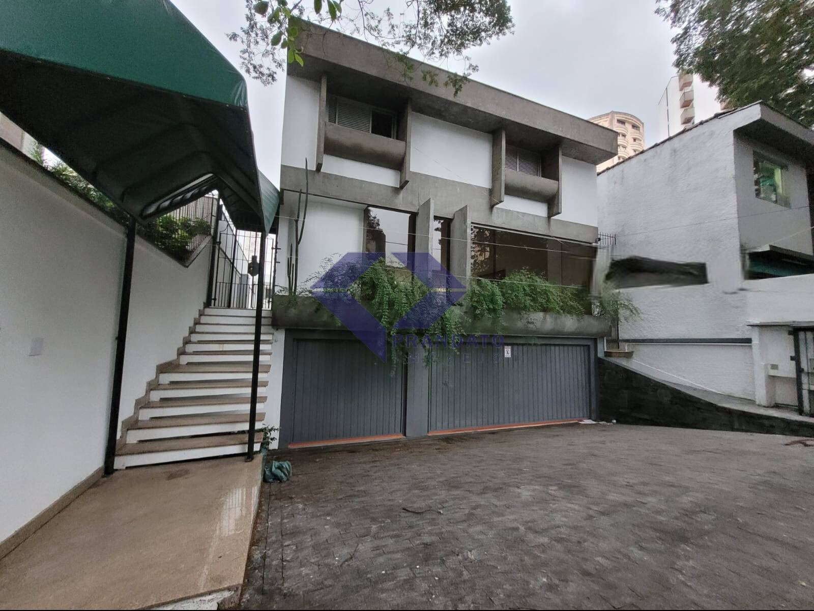 Casa para alugar com 4 quartos, 330m² - Foto 1