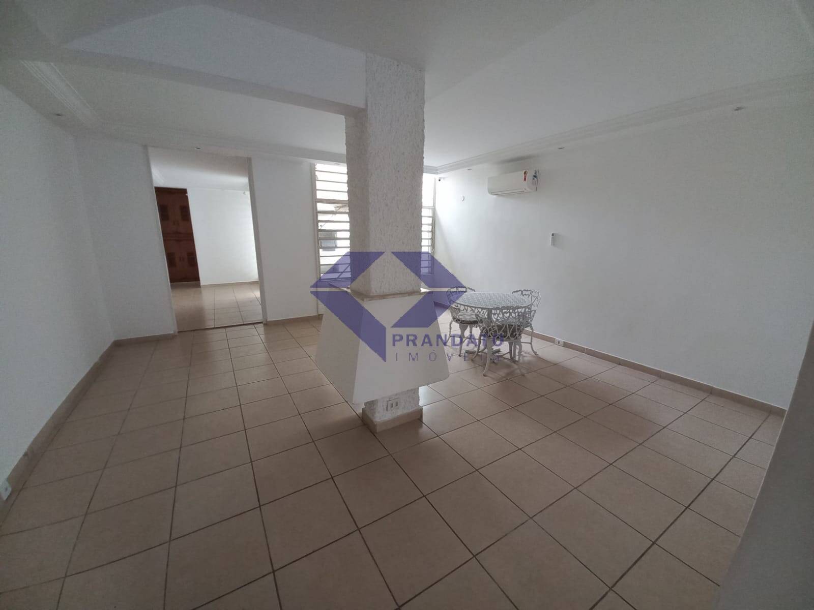 Sobrado à venda com 3 quartos, 178m² - Foto 1