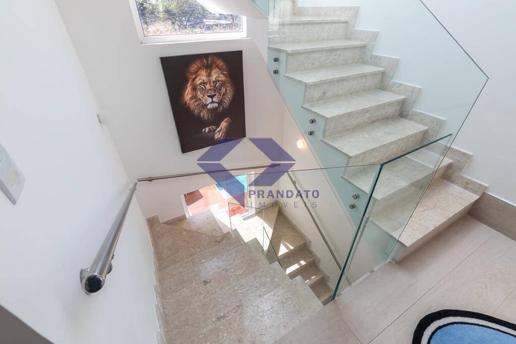 Casa à venda com 4 quartos, 550m² - Foto 2