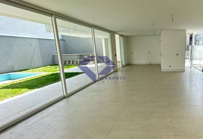 Casa à venda com 4 quartos, 450m² - Foto 2