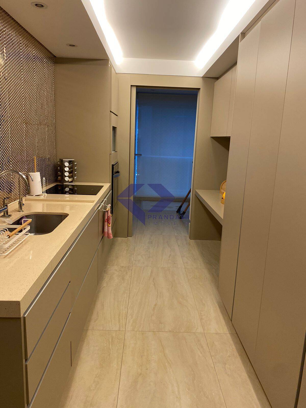 Apartamento à venda com 2 quartos, 135m² - Foto 11