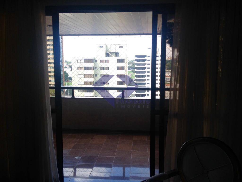 Apartamento à venda com 4 quartos, 250m² - Foto 11