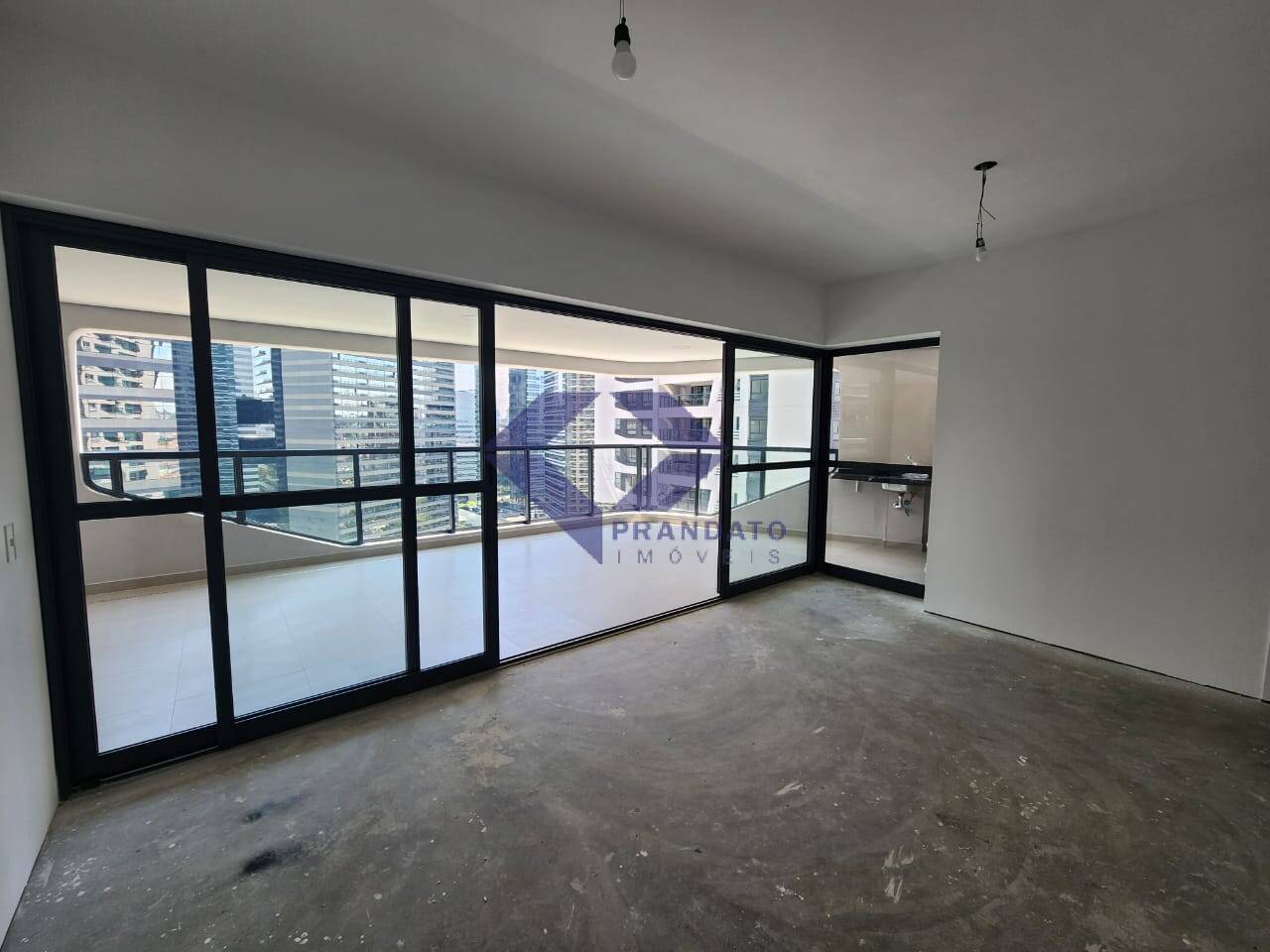 Apartamento à venda com 3 quartos, 162m² - Foto 2