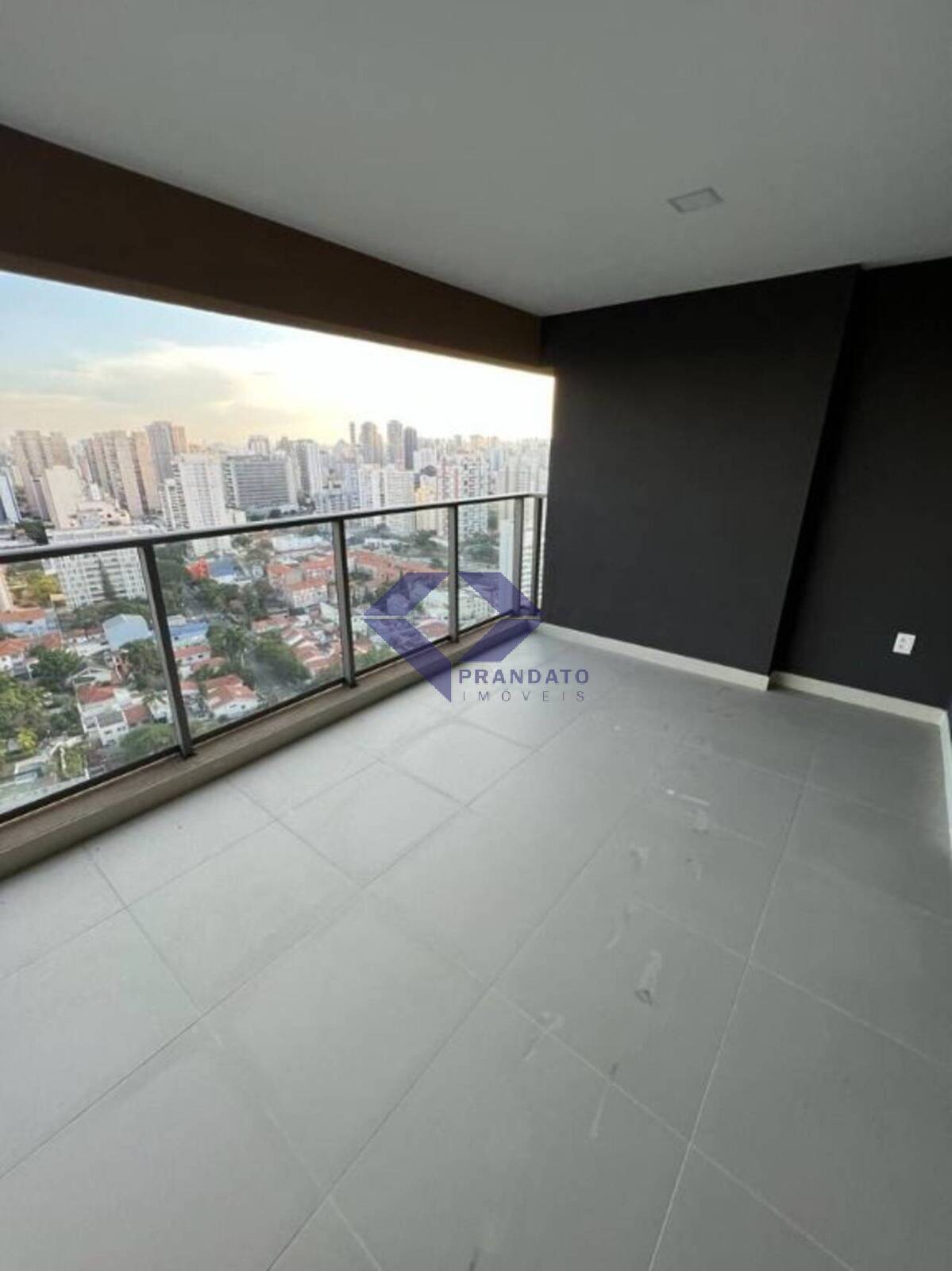 Apartamento à venda com 3 quartos, 143m² - Foto 1