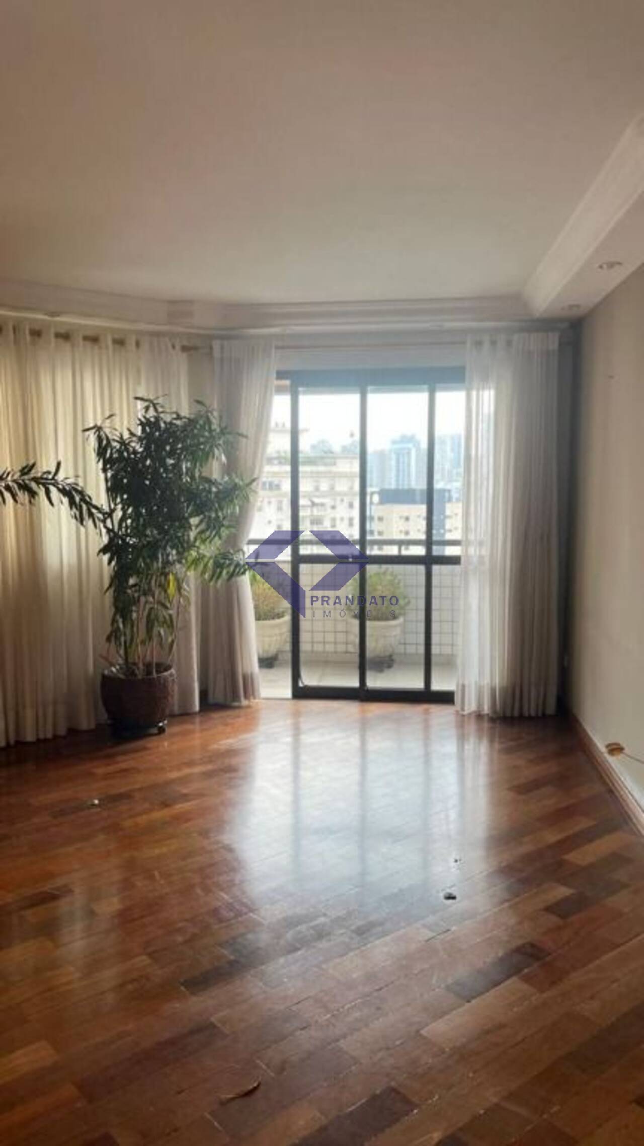 Apartamento à venda com 3 quartos, 144m² - Foto 1