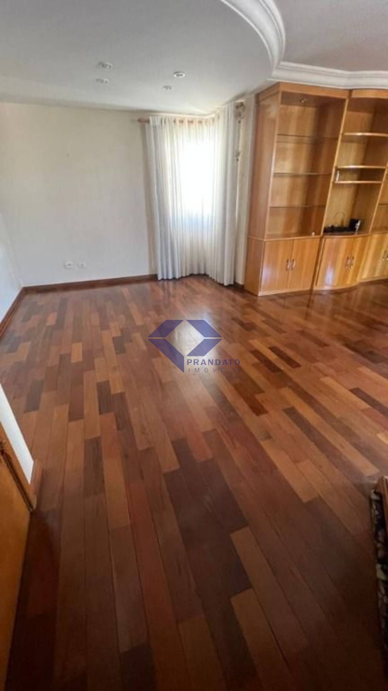 Apartamento à venda com 3 quartos, 144m² - Foto 2