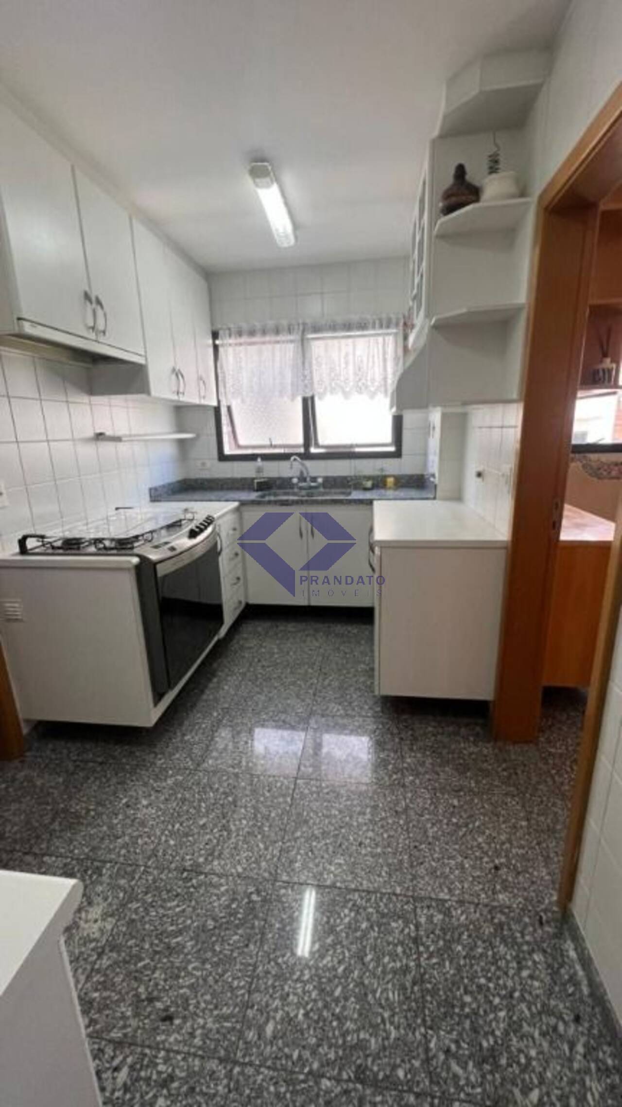 Apartamento à venda com 3 quartos, 144m² - Foto 4