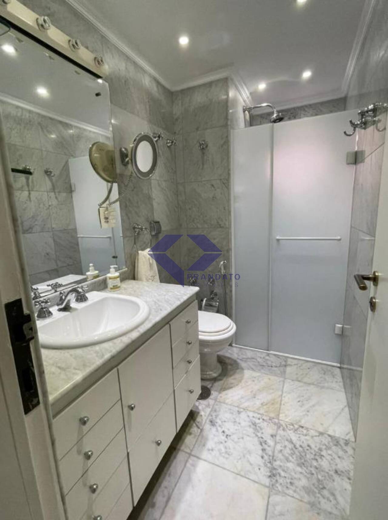 Apartamento à venda com 4 quartos, 180m² - Foto 13