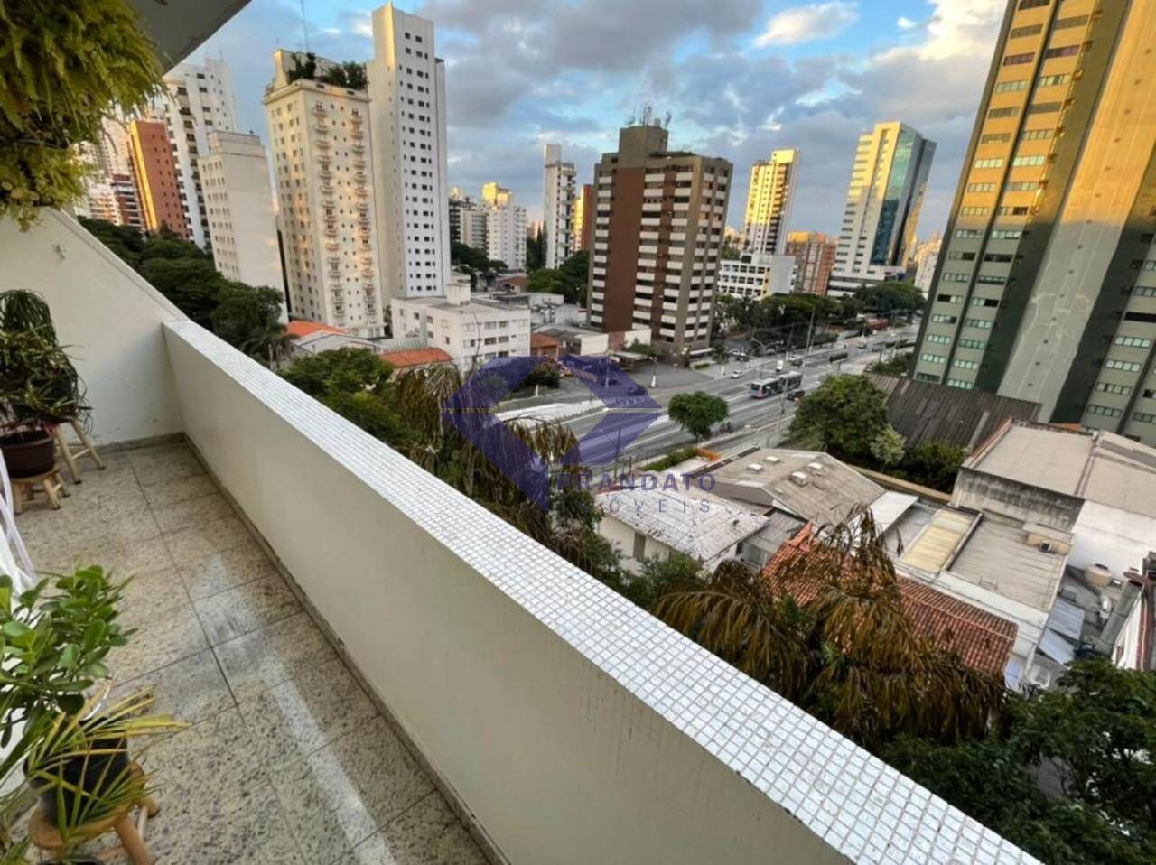 Apartamento à venda com 4 quartos, 180m² - Foto 3