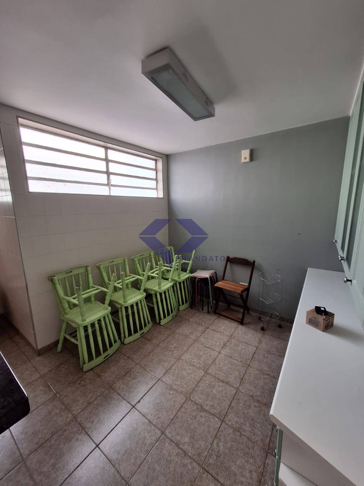 Casa à venda com 3 quartos, 200m² - Foto 14