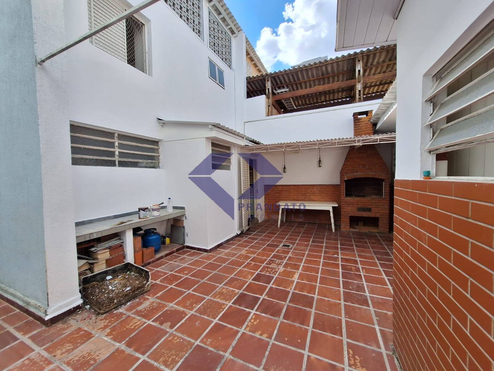 Casa à venda com 3 quartos, 200m² - Foto 2