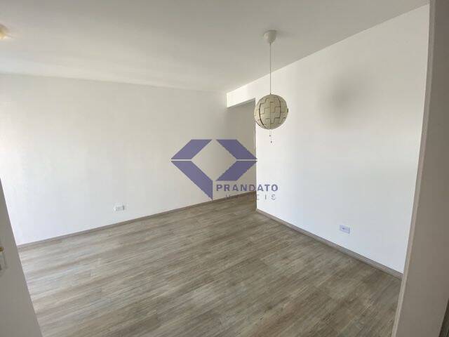 Apartamento à venda com 3 quartos, 70m² - Foto 2