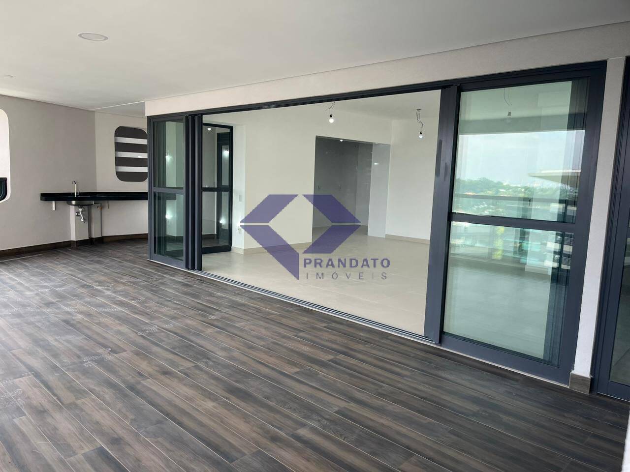 Apartamento à venda com 4 quartos, 227m² - Foto 2