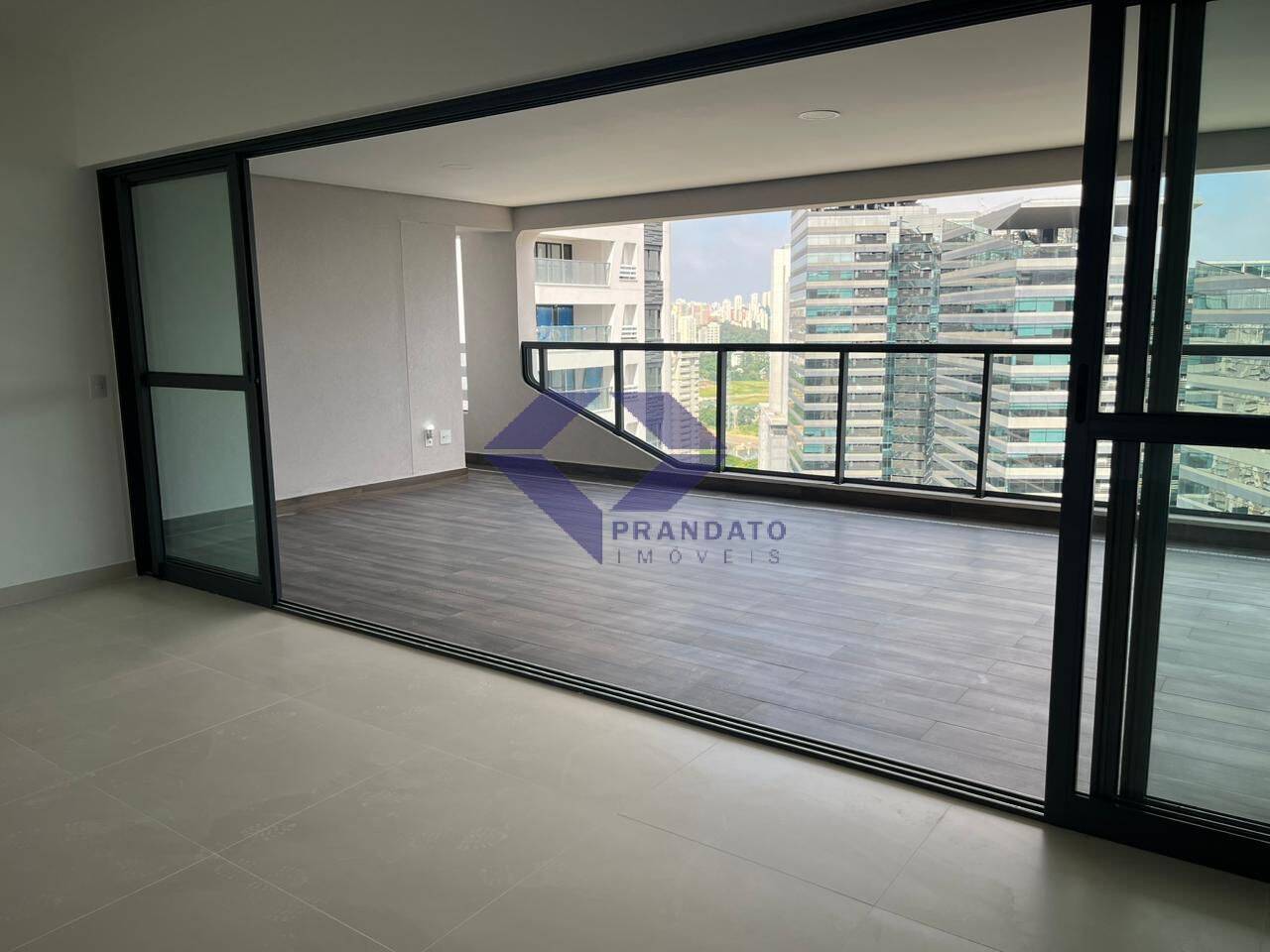 Apartamento à venda com 4 quartos, 227m² - Foto 4