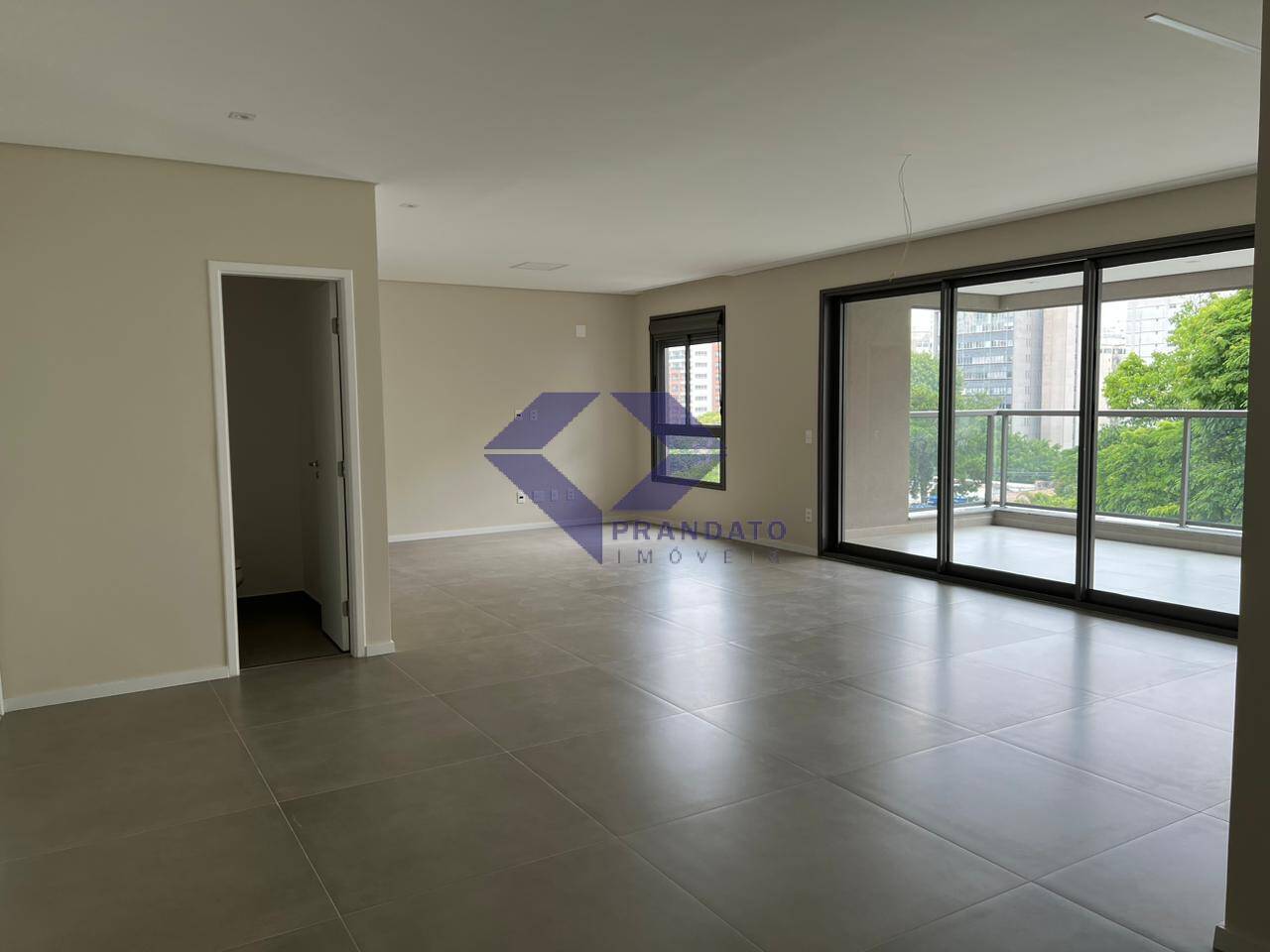 Apartamento à venda com 3 quartos, 186m² - Foto 1