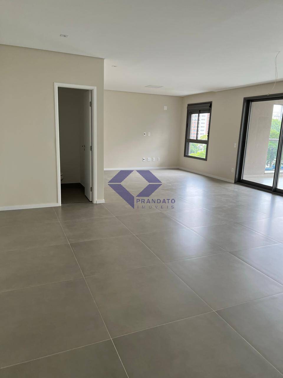 Apartamento à venda com 3 quartos, 186m² - Foto 2