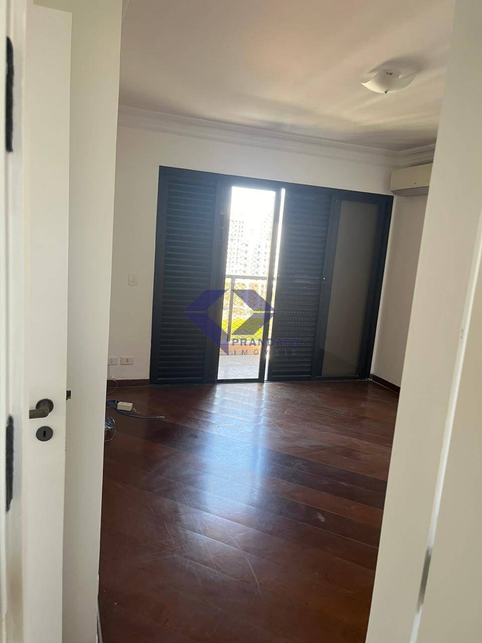 Apartamento para alugar com 4 quartos, 236m² - Foto 12