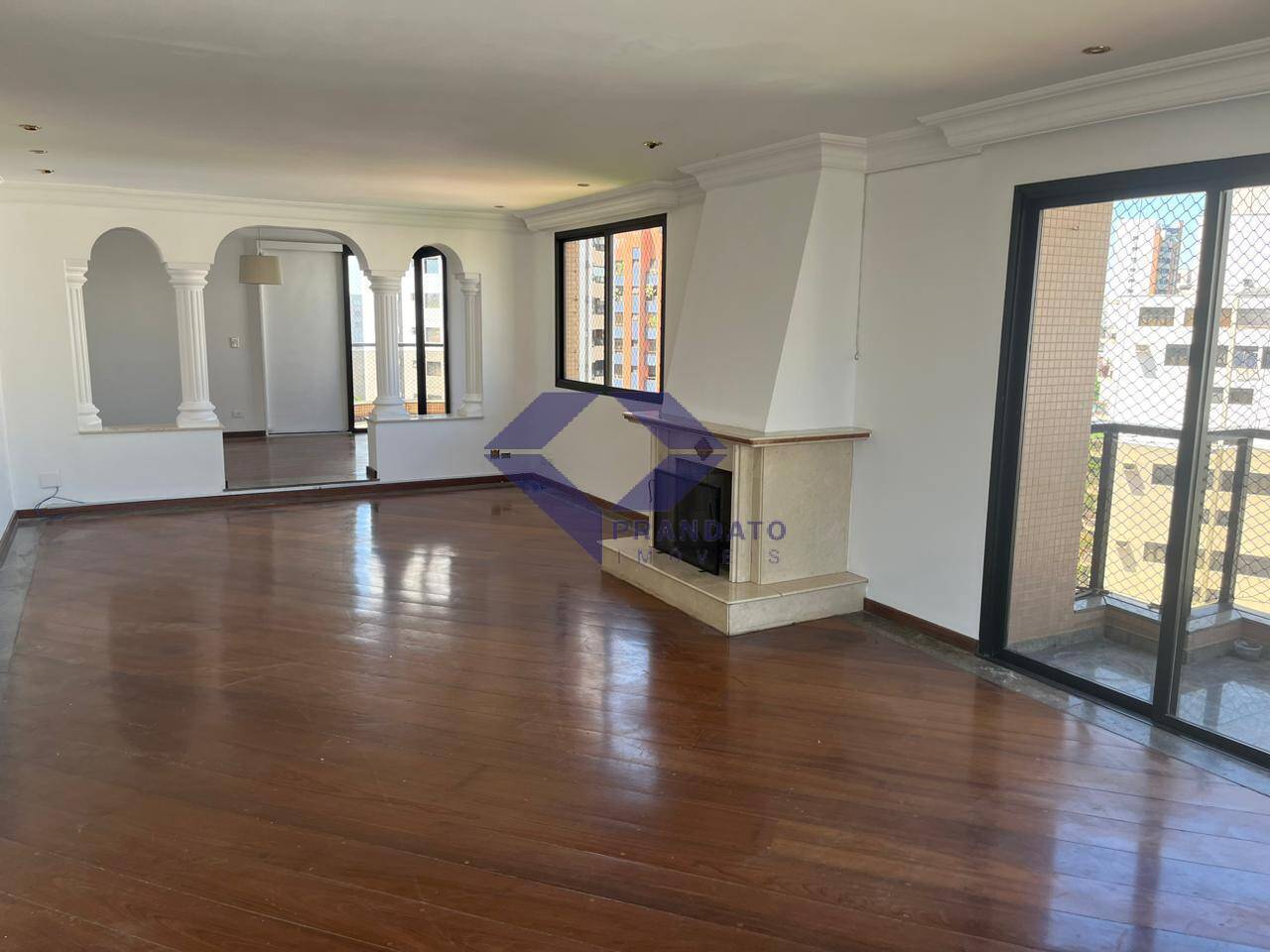 Apartamento para alugar com 4 quartos, 236m² - Foto 1