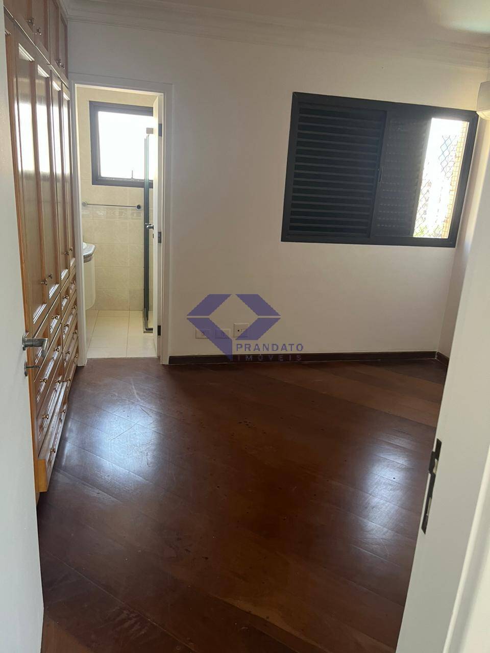 Apartamento para alugar com 4 quartos, 236m² - Foto 8