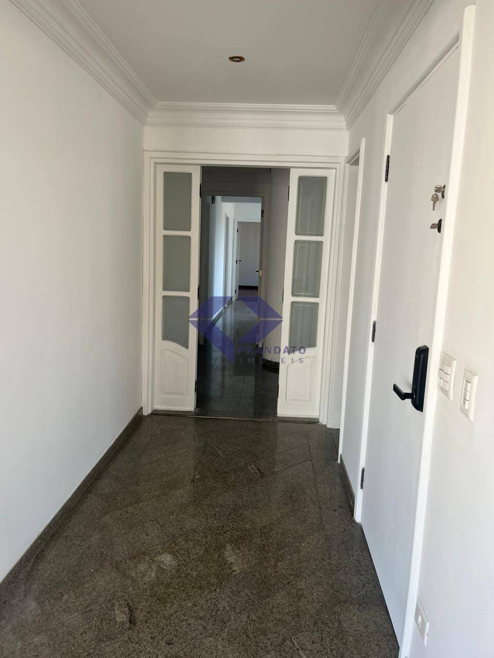 Apartamento para alugar com 4 quartos, 236m² - Foto 5