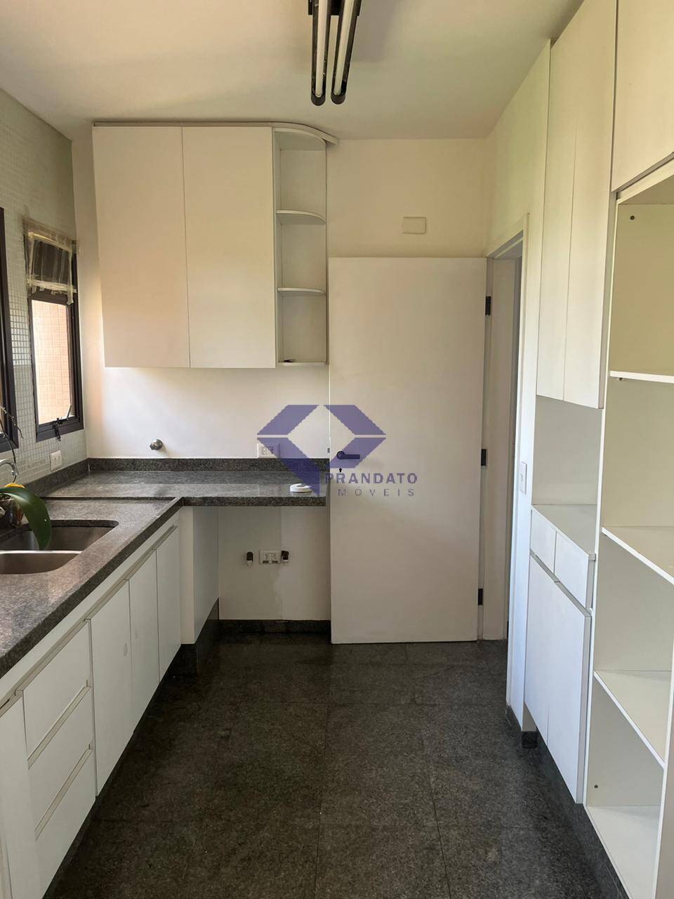 Apartamento para alugar com 4 quartos, 236m² - Foto 11