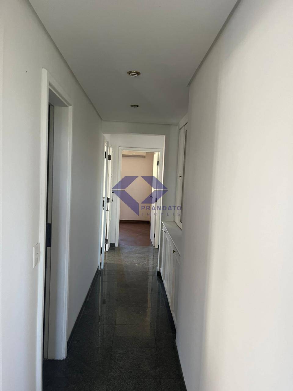 Apartamento para alugar com 4 quartos, 236m² - Foto 4