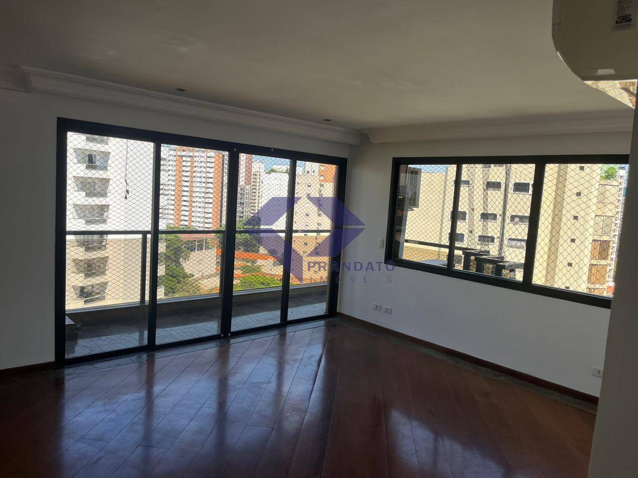 Apartamento para alugar com 4 quartos, 236m² - Foto 2