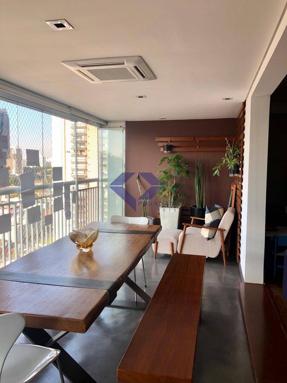 Apartamento à venda com 3 quartos, 134m² - Foto 1