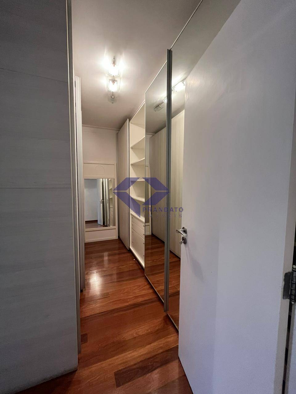 Apartamento para alugar com 4 quartos, 225m² - Foto 18