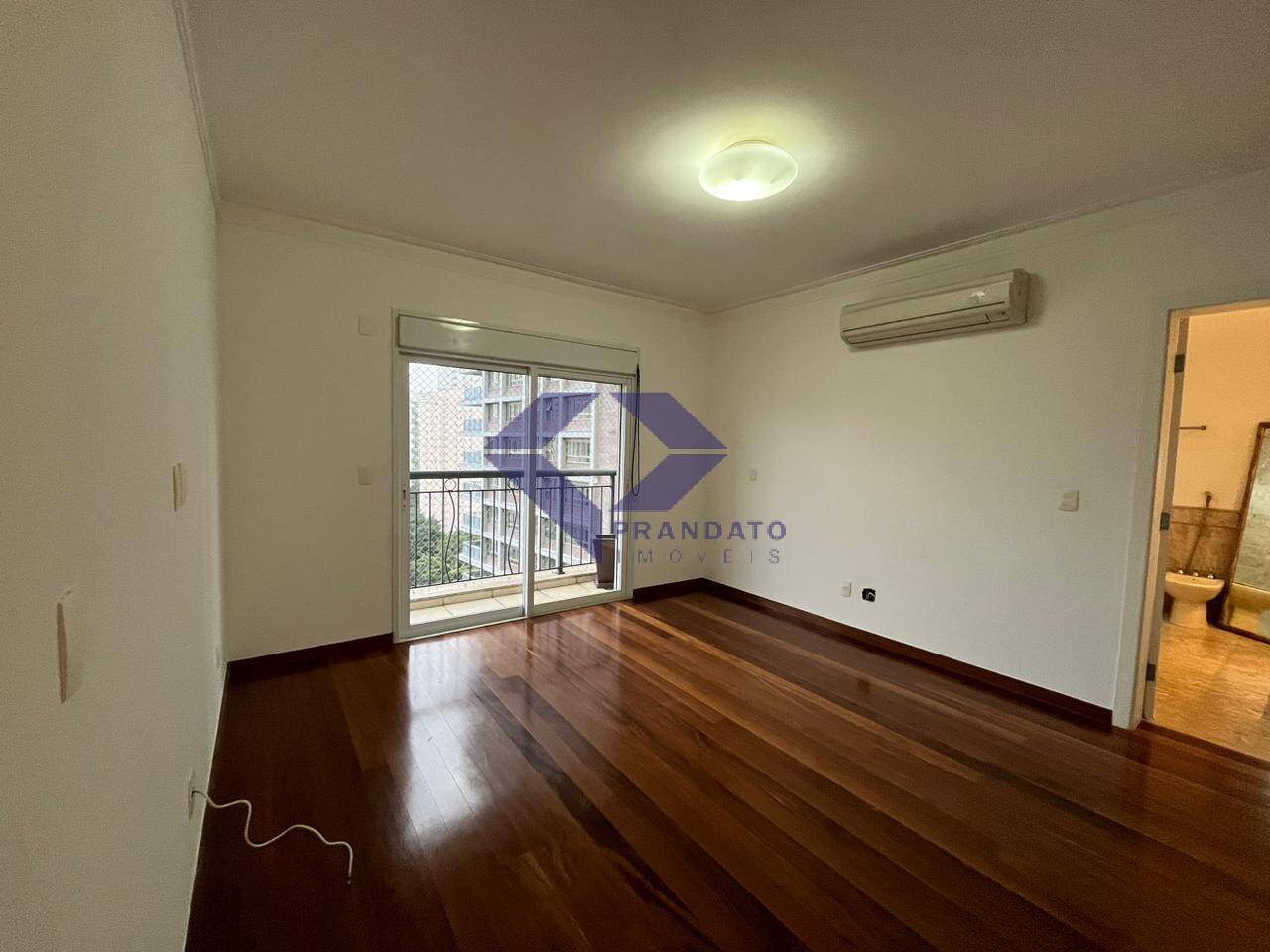 Apartamento para alugar com 4 quartos, 225m² - Foto 12