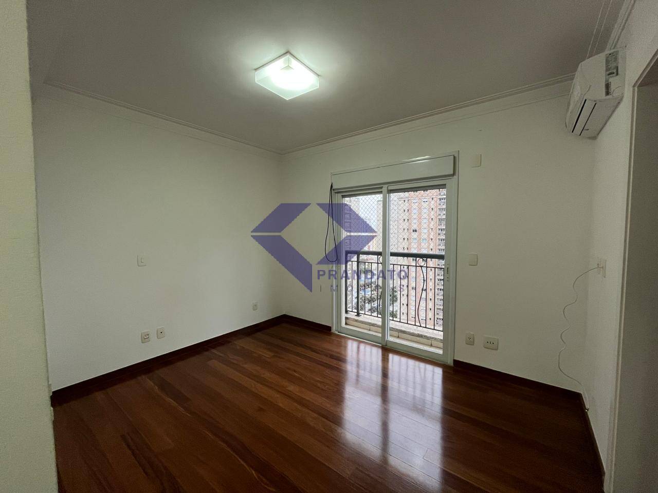 Apartamento para alugar com 4 quartos, 225m² - Foto 16