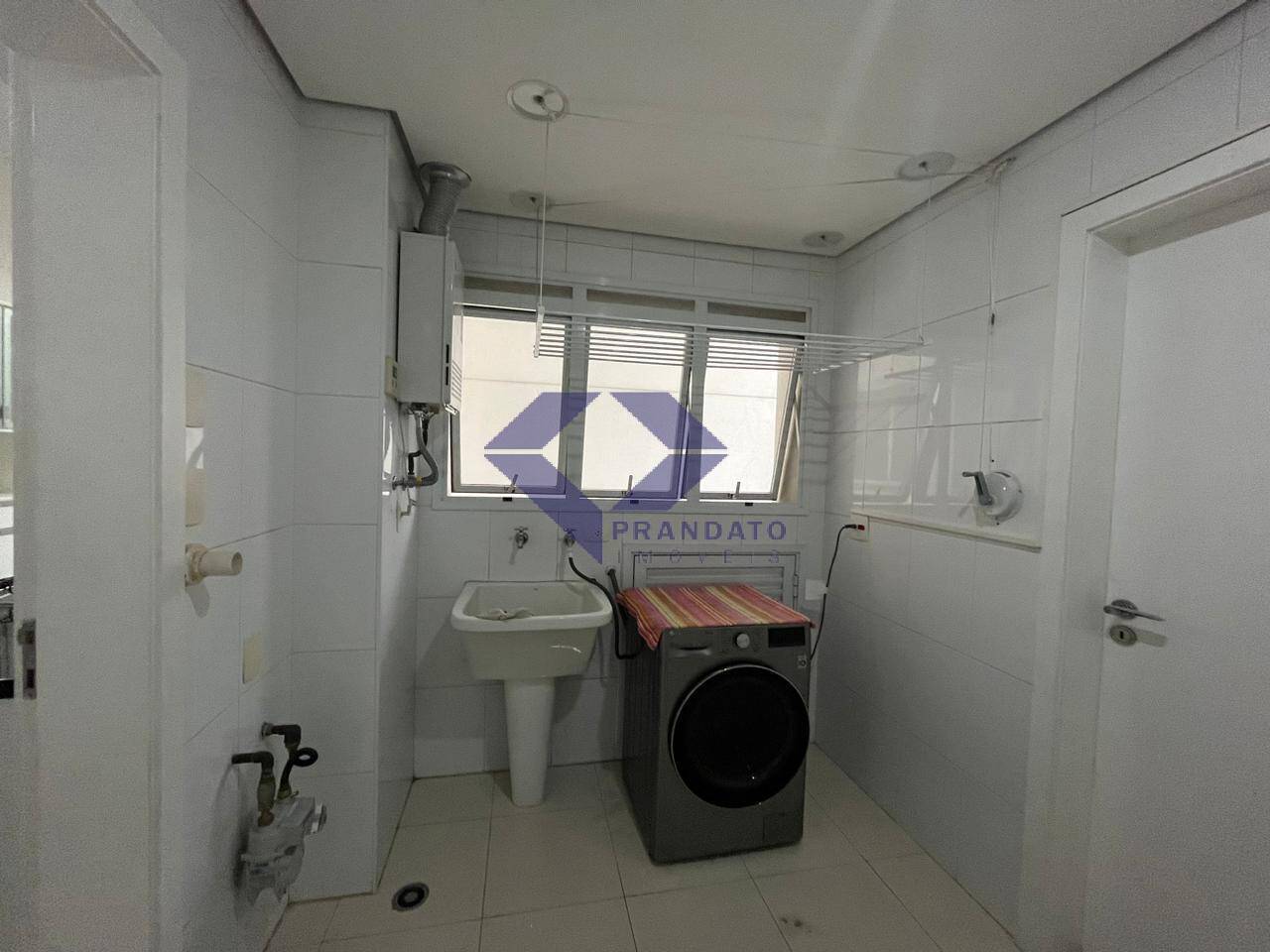 Apartamento para alugar com 4 quartos, 225m² - Foto 14