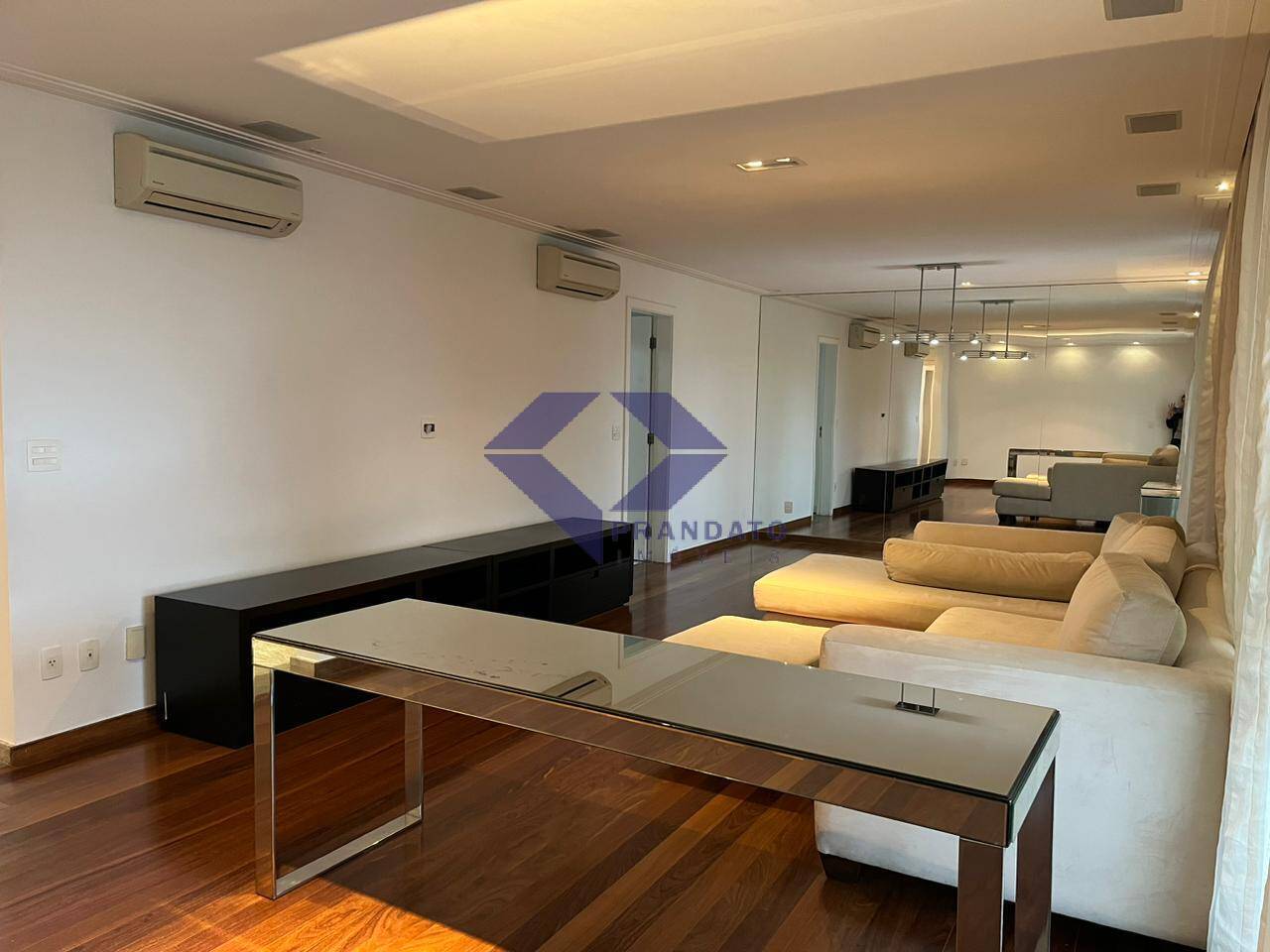 Apartamento para alugar com 4 quartos, 225m² - Foto 3