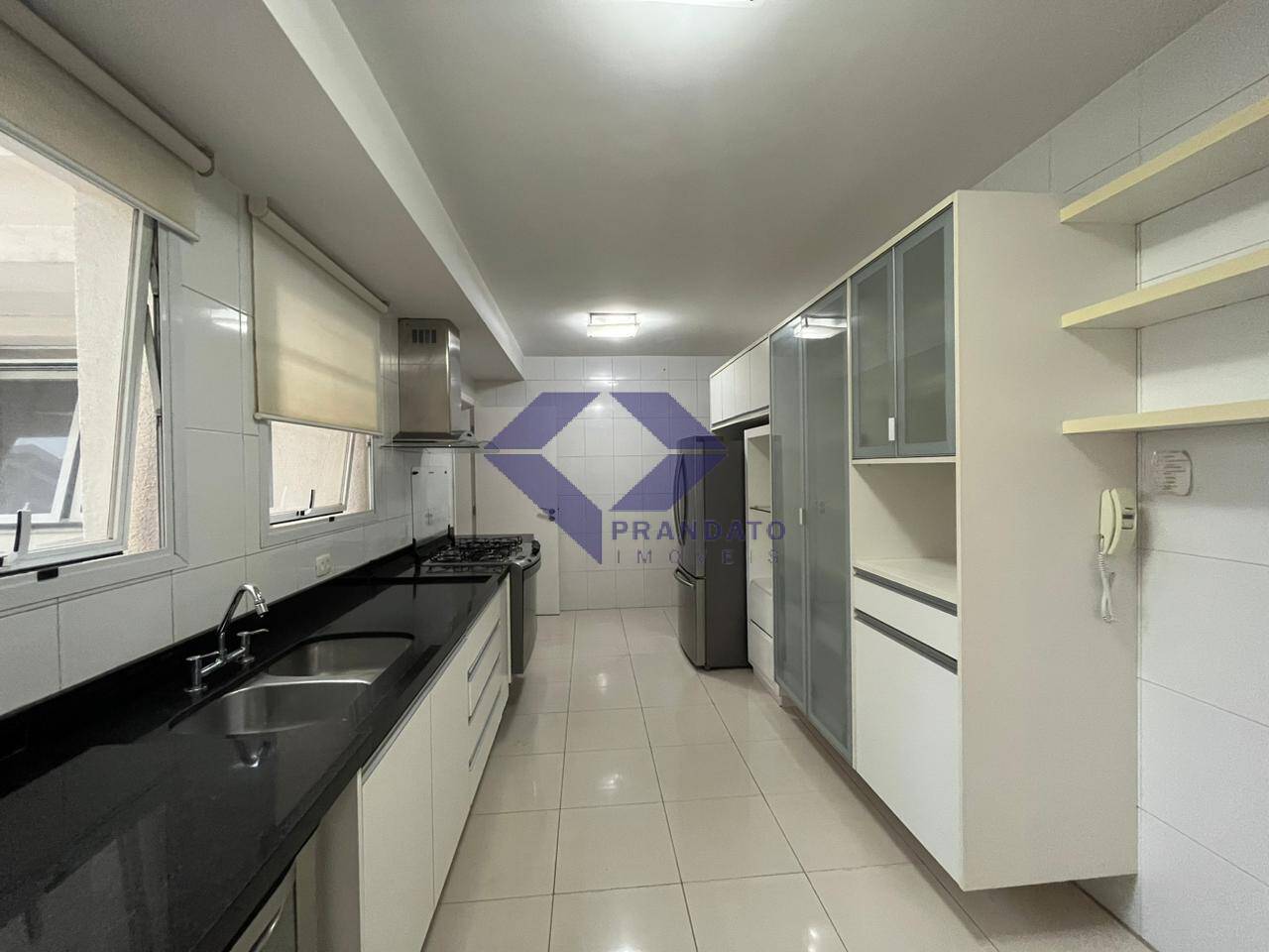 Apartamento para alugar com 4 quartos, 225m² - Foto 11