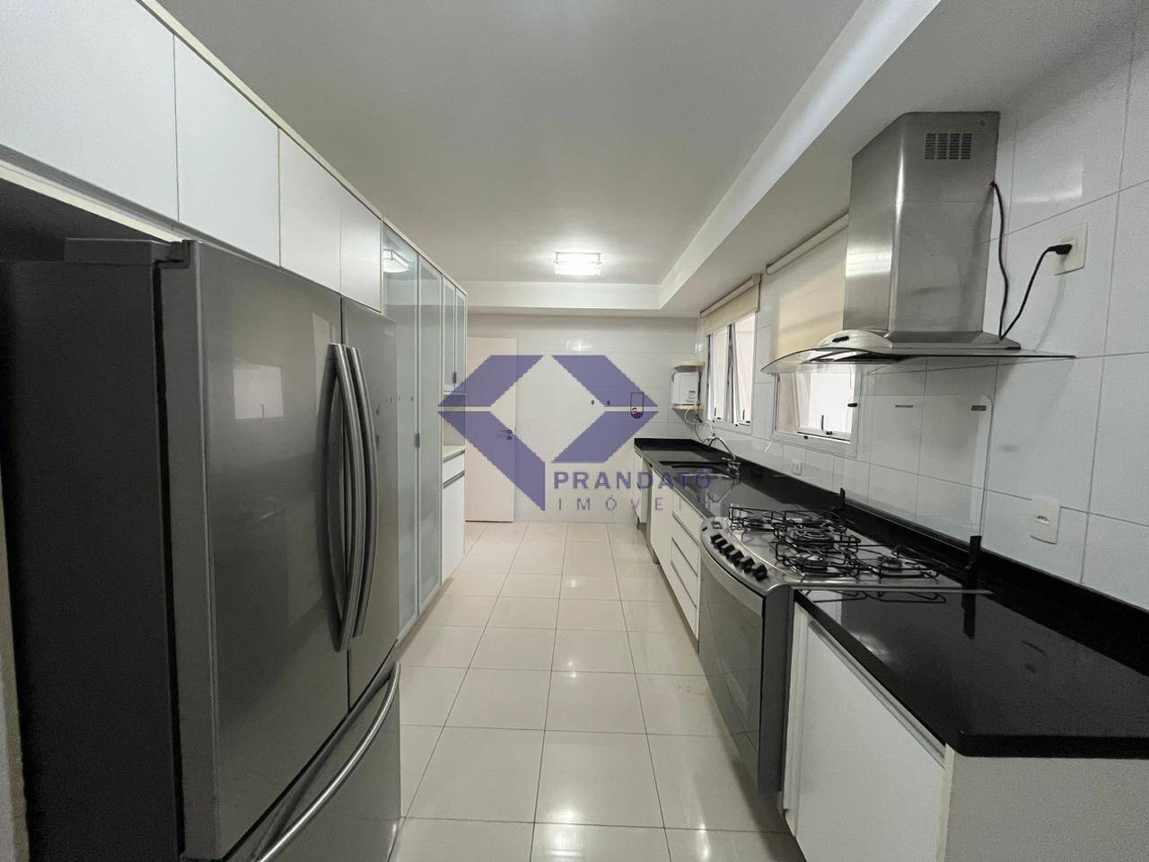 Apartamento para alugar com 4 quartos, 225m² - Foto 8