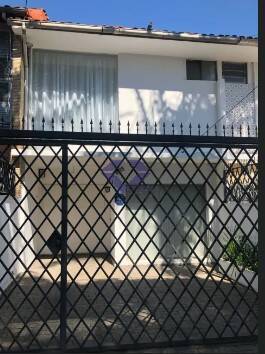 Casa à venda com 3 quartos, 145m² - Foto 1