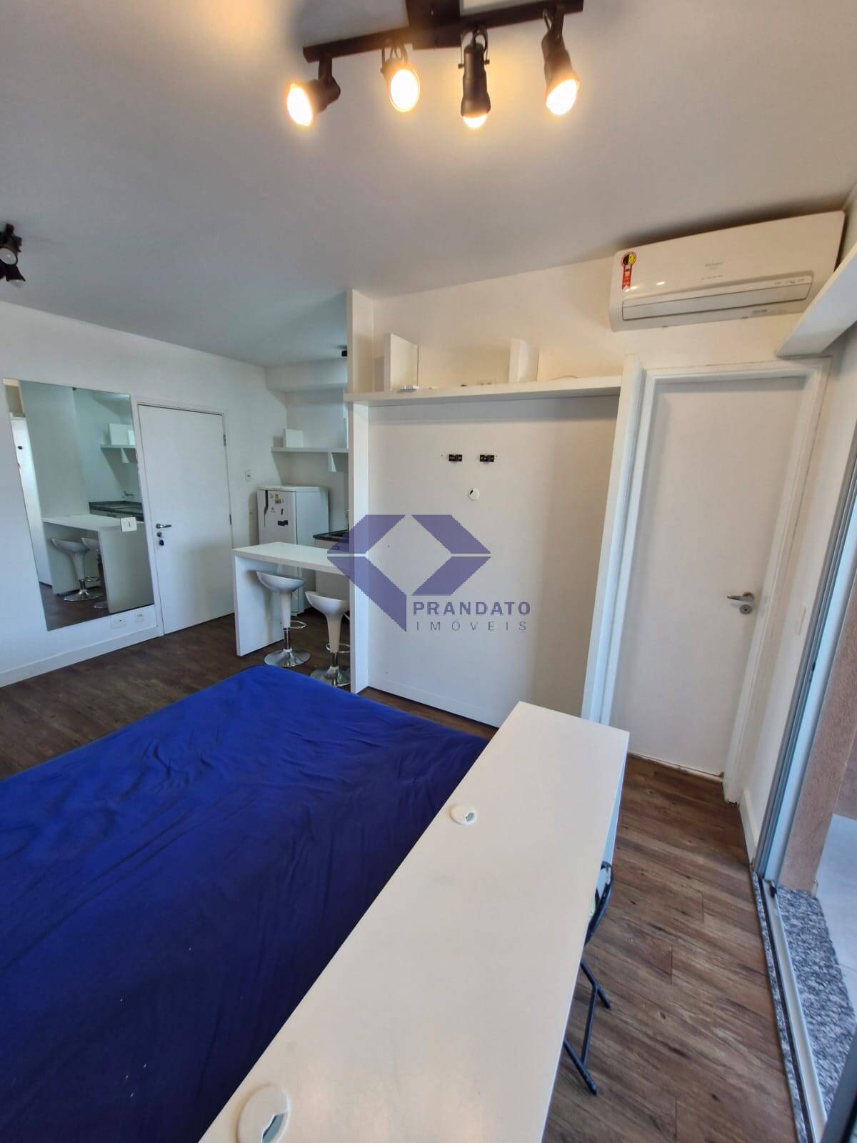 Apartamento à venda com 1 quarto, 34m² - Foto 2