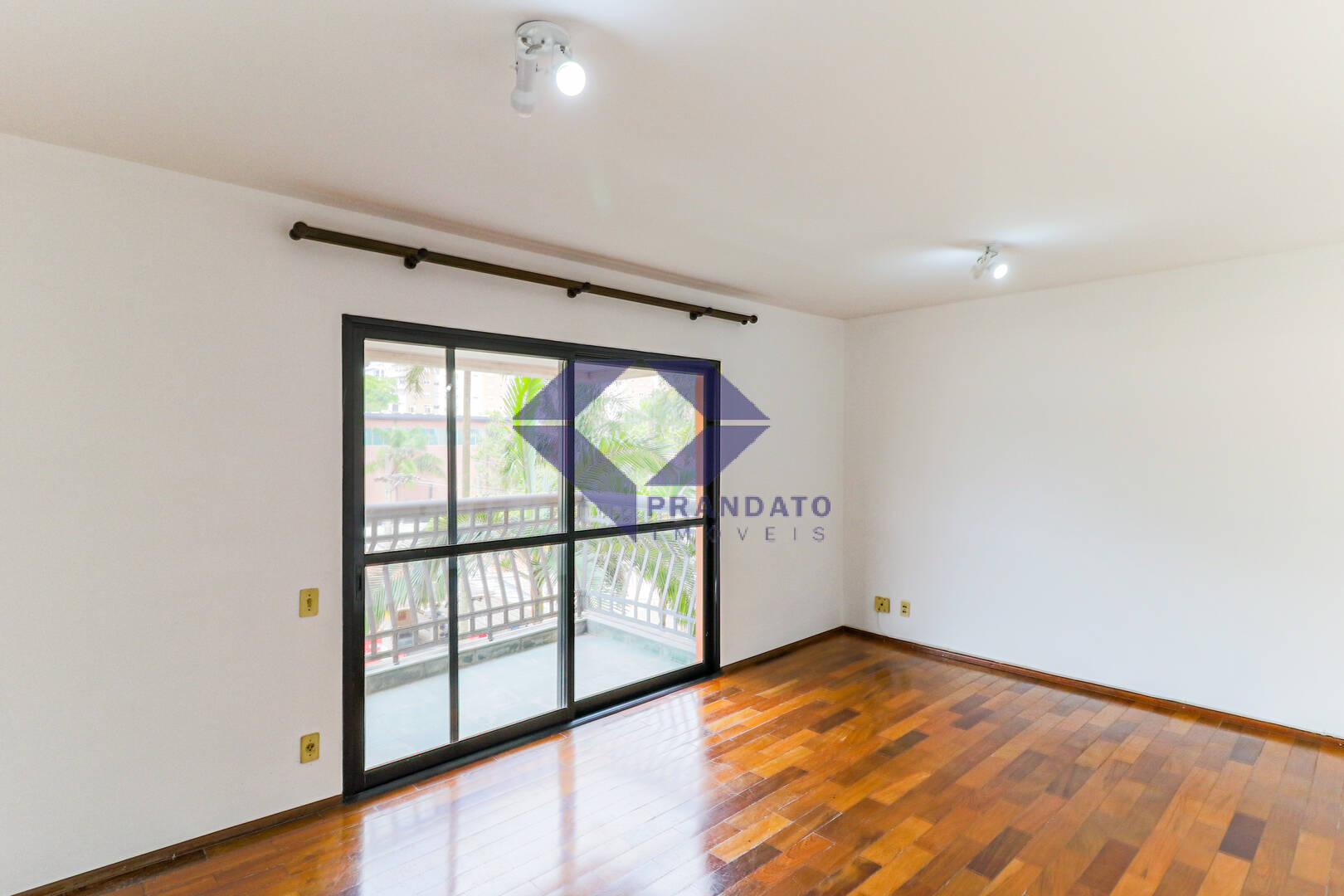 Apartamento à venda com 3 quartos, 106m² - Foto 1