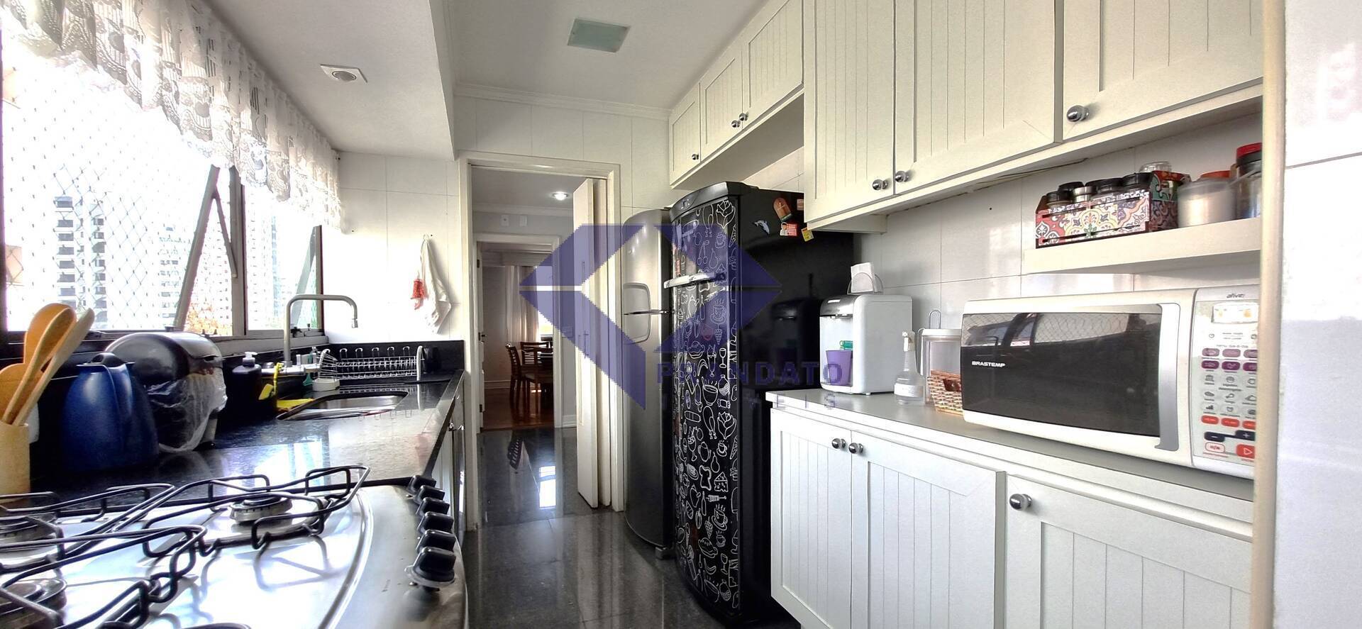 Apartamento à venda com 3 quartos, 181m² - Foto 8