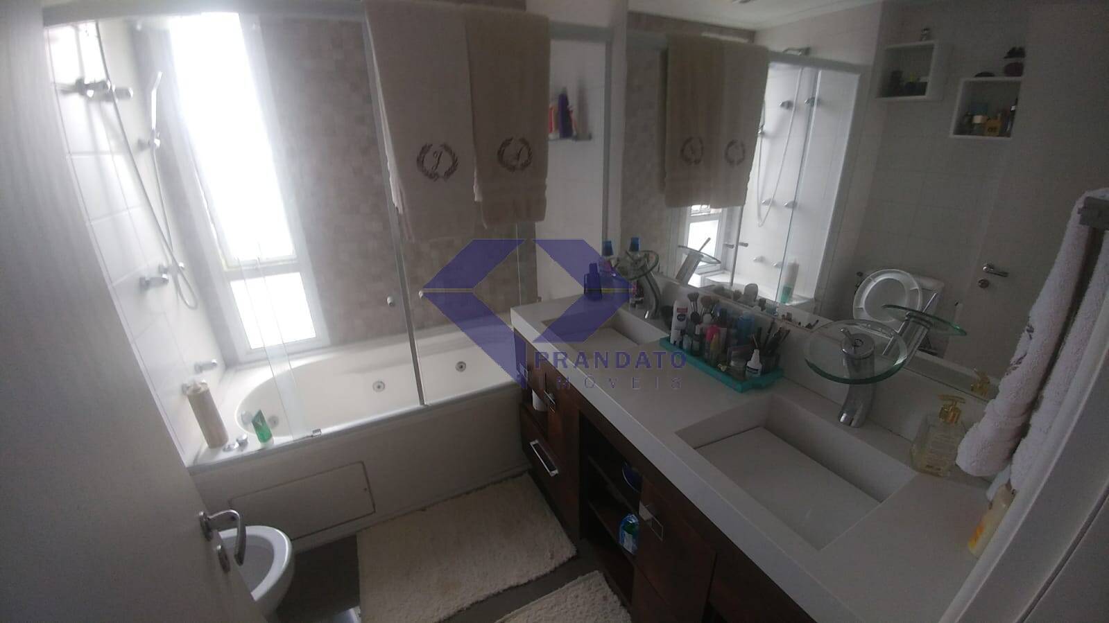 Apartamento para alugar com 3 quartos, 180m² - Foto 9